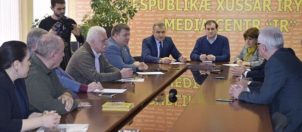 Встреча президента РЮО с политическими партиями - Sputnik Южная Осетия