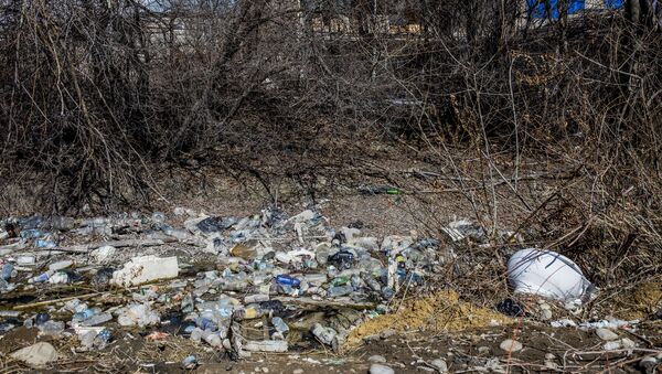 Бытовой мусор в оросительном канале - Sputnik Южная Осетия