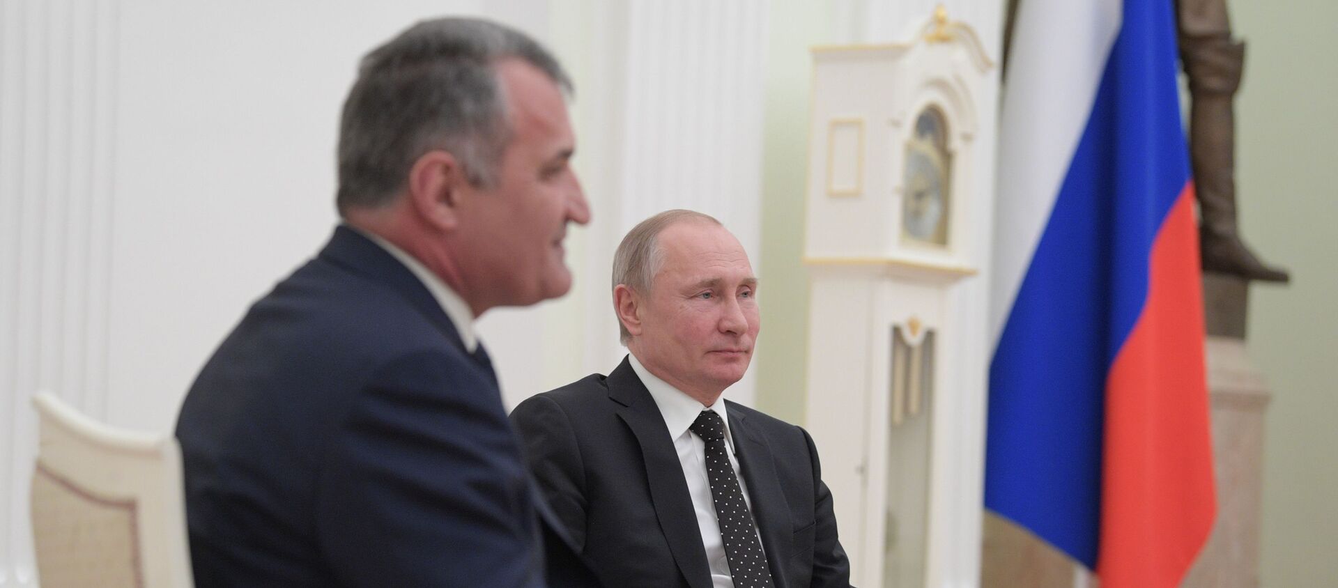 Президент РФ В. Путин встретился с президентом Южной Осетии А. Бибиловым - Sputnik Южная Осетия, 1920, 20.09.2021