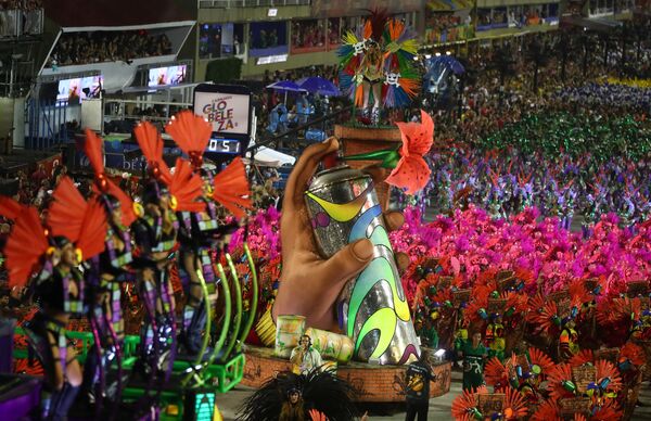 Участники из школы Grande Rio на карнавале в Рио-де-Жанейро, Бразилия - Sputnik Южная Осетия