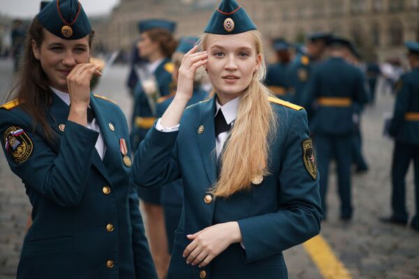 Выпускницы учебных заведений МЧС России на Красной площади - Sputnik Южная Осетия