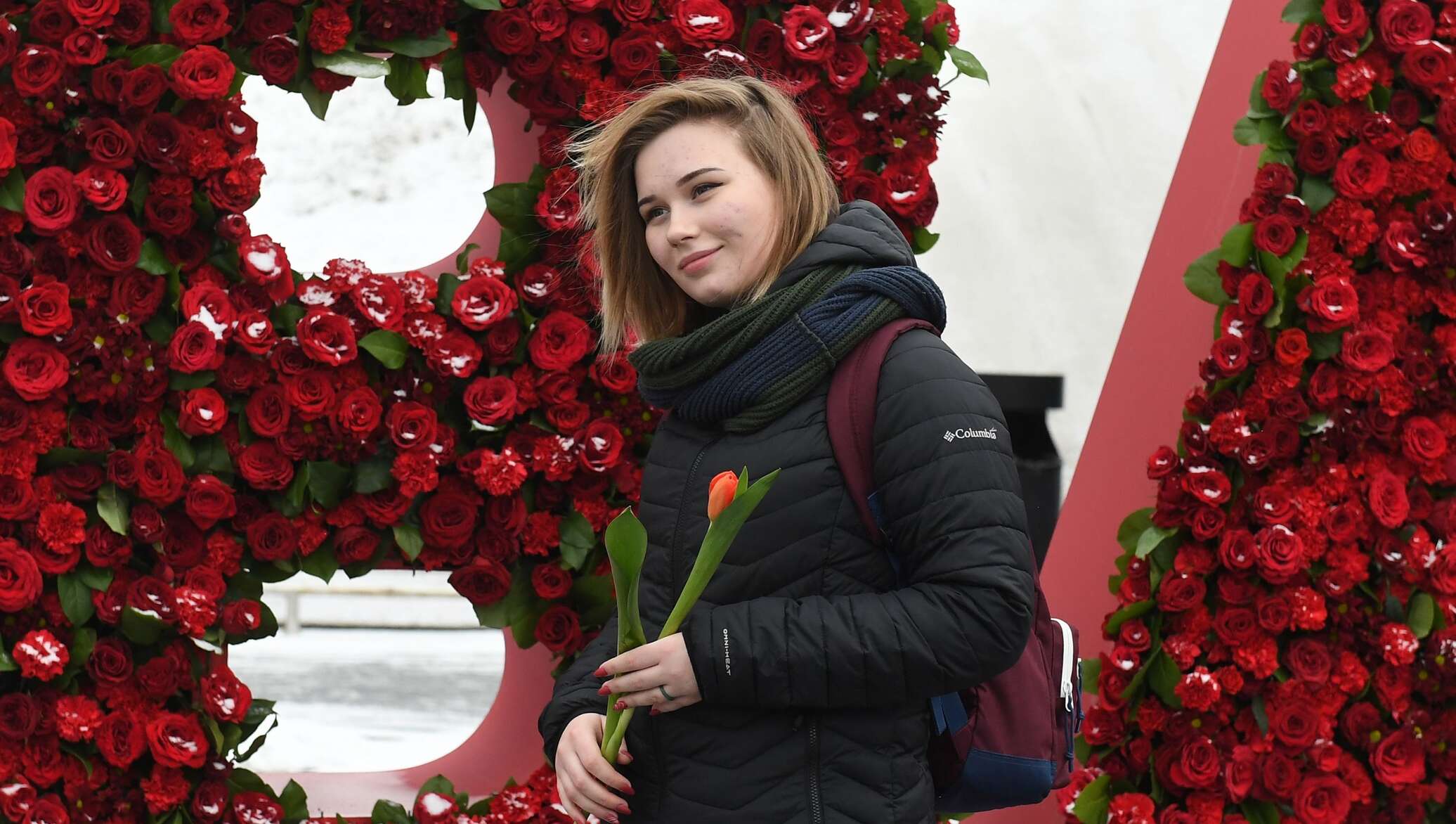 Риа новости марте. Девушка с тюльпанами.
