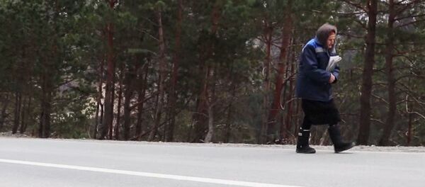 Устаю, но не совсем. Женщина-почтальон в 83 года проходит пешком по 48 км Устаю, но не совсем. Женщина-почтальон в 83 года проходит пешком по 48 км - Sputnik Южная Осетия