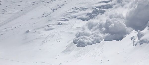 Сход лавины Сход лавины - Sputnik Южная Осетия