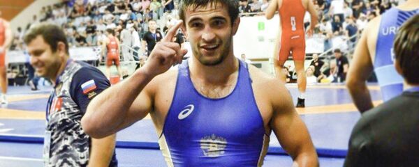 Батырбек Цакулов выиграл первенство Европы по вольной борьбе Батырбек Цакулов выиграл первенство Европы по вольной борьбе - Sputnik Южная Осетия