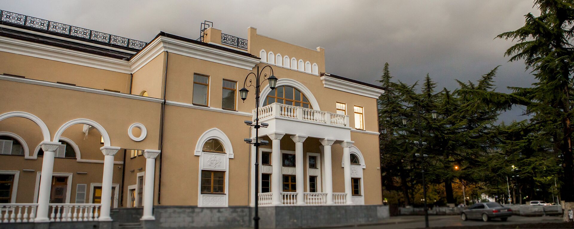 Здание театра в Цхинвале - Sputnik Южная Осетия, 1920, 27.03.2023