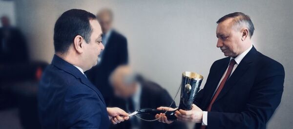 Хуссар Ирыстоны минӕвар Уӕрӕсейы Гасситы Знауыр ӕмӕ Уӕрӕсейы цӕгаттаг столицӕйы губернаторы хӕстӕ ӕххӕстгӕнӕг Александр Беглов Хуссар Ирыстоны минӕвар Уӕрӕсейы Гасситы Знауыр ӕмӕ Уӕрӕсейы цӕгаттаг столицӕйы губернаторы хӕстӕ ӕххӕстгӕнӕг Александр Беглов - Sputnik Хуссар Ирыстон