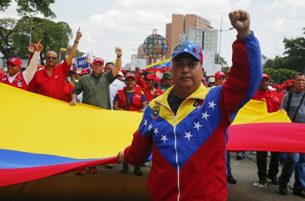 Участники акции в поддержку легитимного президента Венесуэлы Николаса Мадуро в Каракасе - Sputnik Южная Осетия