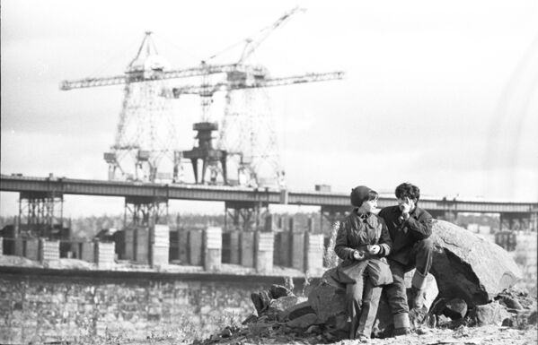 Строители Усть-Илимской ГЭС после работы, 1974 год - Sputnik Южная Осетия
