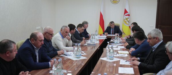 Совещание по вопросам реализации Инвестиционной программы на 2019 год Совещание по вопросам реализации Инвестиционной программы на 2019 год - Sputnik Южная Осетия