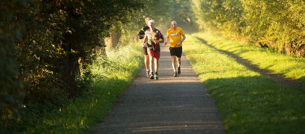 Пожилые люди на пробежке, фото из архива Пожилые люди на пробежке, фото из архива - Sputnik Южная Осетия