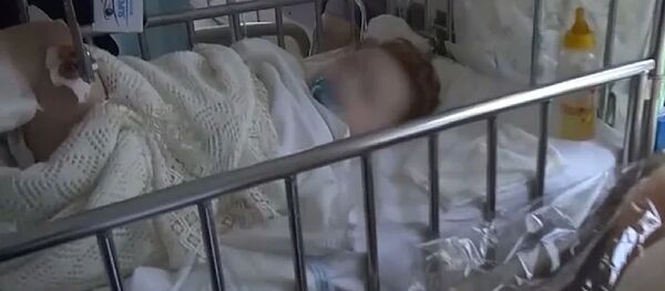 Полицейские спасли выпавшего из окна 2-летнего ребенка в Северной Осетии Полицейские спасли выпавшего из окна 2-летнего ребенка в Северной Осетии - Sputnik Южная Осетия