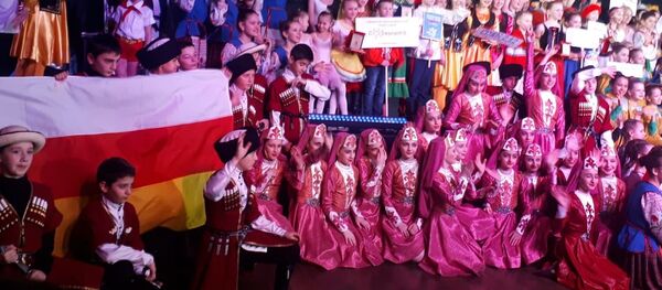 Кафт из Южной Осетии стал лауреатом международного конкурса Розы России Кафт из Южной Осетии стал лауреатом международного конкурса Розы России - Sputnik Южная Осетия