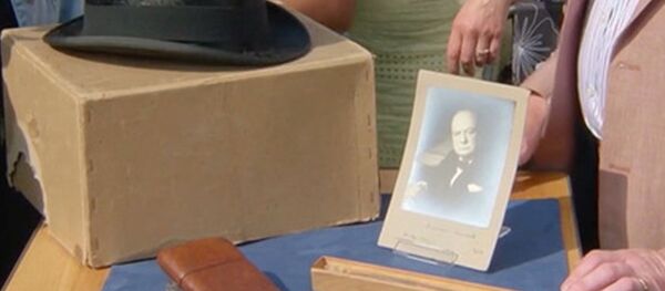 Британец порылся на свалке и нашел шляпу и портсигар Черчилля Британец порылся на свалке и нашел шляпу и портсигар Черчилля - Sputnik Южная Осетия