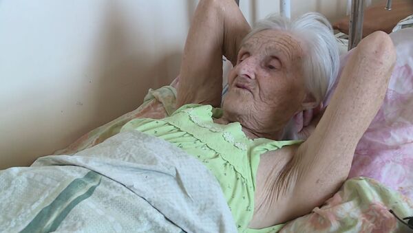 В Казахстане 85-летняя бабушка уже полгода живет в больнице - Sputnik Южная Осетия