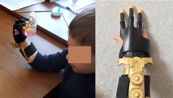 4-летнему мальчику из Алагира в Сколково изготовили протез кисти руки - Sputnik Южная Осетия