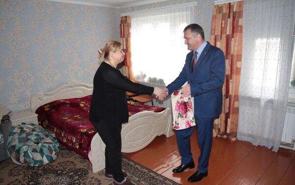 Анатолий Бибилов оказал помощь гражданам Южной Осетии с ограниченными возможностями - Sputnik Южная Осетия
