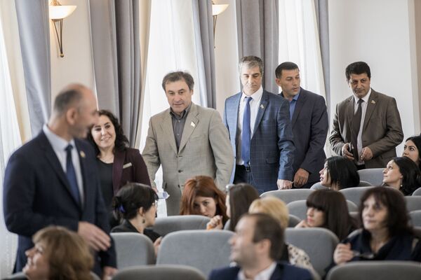 С первого дня своего становления парламент принимал активное участие в социально-политических процессах, направленных на развитие республики. - Sputnik Южная Осетия