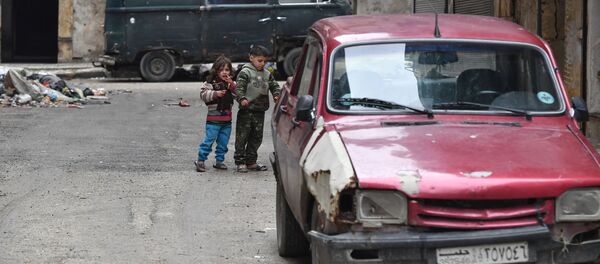 Жизнь в разрушенных районах сирийского Алеппо Жизнь в разрушенных районах сирийского Алеппо - Sputnik Южная Осетия