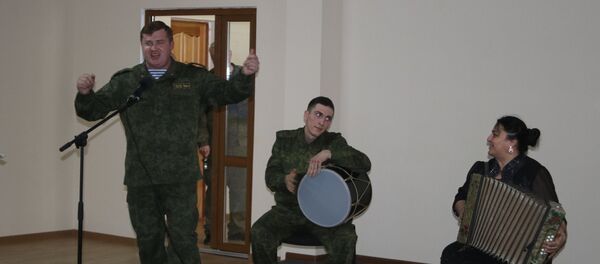 Хуссар Ирыстоны ӕфсӕддонты раз ралӕууыд хъахъхъӕнынады министрады оркестр Хуссар Ирыстоны ӕфсӕддонты раз ралӕууыд хъахъхъӕнынады министрады оркестр - Sputnik Хуссар Ирыстон