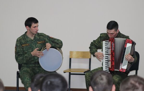 Военный оркестр МО РЮО представил концерт для военнослужащих - Sputnik Южная Осетия