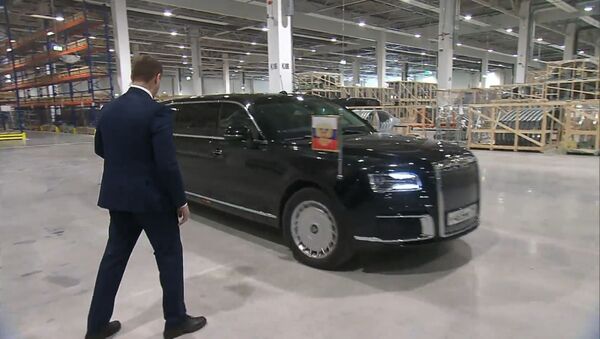 Путин въехал в цех завода Mercedes на российском Aurus - Sputnik Южная Осетия