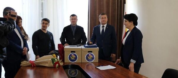 Единая Осетия первой подала документы на регистрацию в ЦИК Единая Осетия первой подала документы на регистрацию в ЦИК - Sputnik Южная Осетия