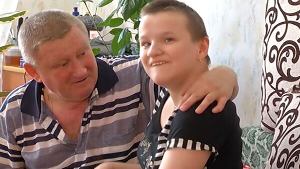 Отец-одиночка и его дочь-инвалид живут на 200 рублей в день - Sputnik Южная Осетия