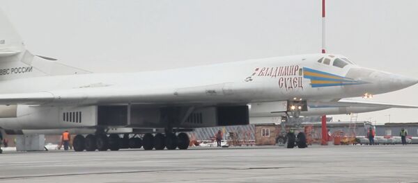 Ту-160 пролетели над Баренцевым, Норвежским и Северным морями Ту-160 пролетели над Баренцевым, Норвежским и Северным морями - Sputnik Южная Осетия