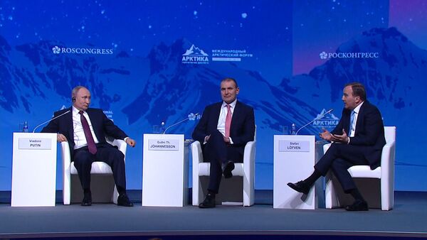 Путин и премьер-министр Швеции читали Пушкина на Арктическом форуме - Sputnik Южная Осетия