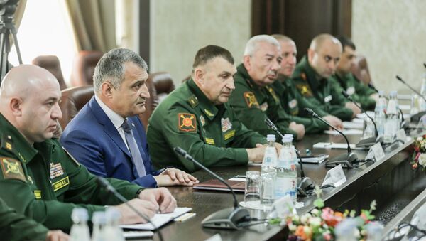 Встреча президента Южной Осетии с делегацией Минобороны России - Sputnik Южная Осетия