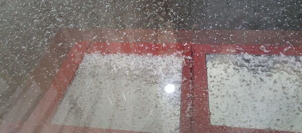 На Северную Осетию обрушился ливень с градом На Северную Осетию обрушился ливень с градом - Sputnik Южная Осетия