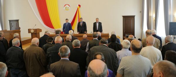 Встреча Анатолия Бибилова с представителями республиканской общественной организации Союза ветеранов войны 1989-2008 гг. в Осетии Гордость Осетии-Алании Встреча Анатолия Бибилова с представителями республиканской общественной организации Союза ветеранов войны 1989-2008 гг. в Осетии Гордость Осетии-Алании - Sputnik Южная Осетия