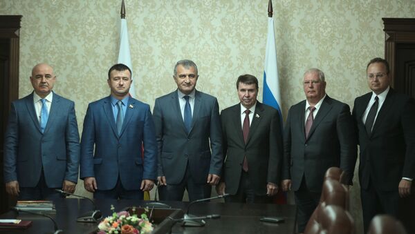 Встреча руководства Южной Осетии с делегацией Совета Федерации РФ - Sputnik Южная Осетия