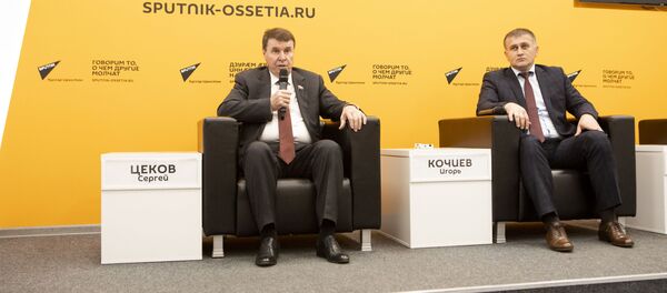 Пресс-конференция: Сергей Цеков и Игорь Кочиев Пресс-конференция: Сергей Цеков и Игорь Кочиев - Sputnik Южная Осетия