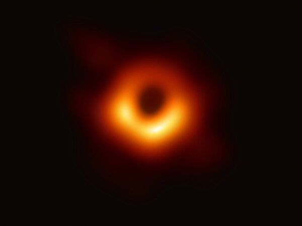 Изображение черной дыры в центре галактики M87, полученное с помощью телескопа Event Horizon Telescope - Sputnik Южная Осетия