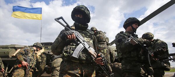 Украинские военные на линии разграничения в Донбассе Украинские военные на линии разграничения в Донбассе - Sputnik Южная Осетия