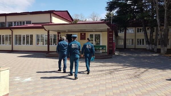 МЧС РЮО проводит внезапные учебные эвакуации в школах - Sputnik Южная Осетия