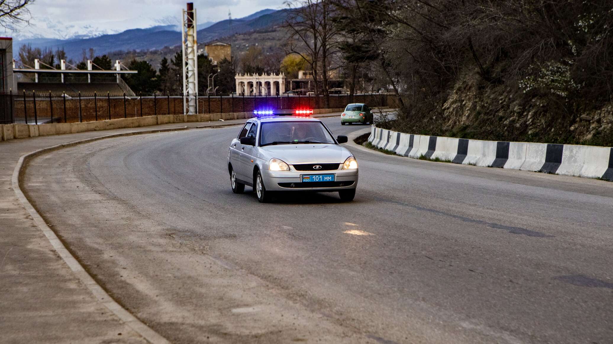 Милиция Южной Осетии машины. Дорога в Цхинвал. Дорога до Цхинвала. Автошкола Цхинвал.