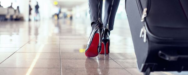 Девушка с чемоданом Девушка с чемоданом - Sputnik Южная Осетия