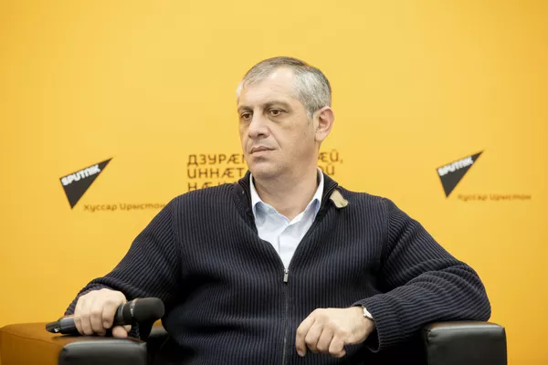 Мы ближе, чем кажется: что дает Южной Осетии визит Бибилова в Крым Мы ближе, чем кажется: что дает Южной Осетии визит Бибилова в Крым - Sputnik Южная Осетия
