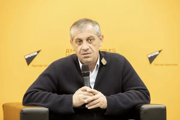 Мы ближе, чем кажется: что дает Южной Осетии визит Бибилова в Крым Мы ближе, чем кажется: что дает Южной Осетии визит Бибилова в Крым - Sputnik Южная Осетия