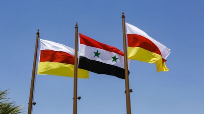 Флаги Сирии и Южной Осетии 