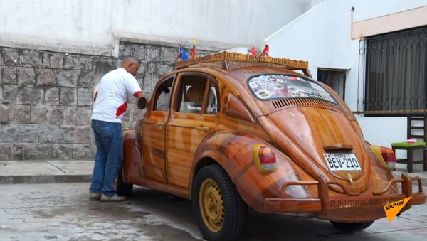 Подарок из Перу: деревянный “Фольксваген жук” едет в Нью-Йорк - Sputnik Южная Осетия