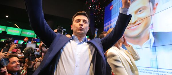 Кандидат в президенты от партии Слуга народа Владимир Зеленский - Sputnik Южная Осетия