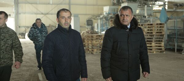 Президент Южной Осетии посетил завод строительных материалов в Цхинвальском районе - Sputnik Южная Осетия