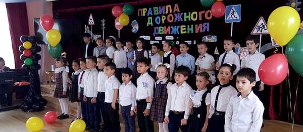 Игра по правилам: в Цхинвальской школе прошел открытый урок на тему правил дорожного движения Игра по правилам: в Цхинвальской школе прошел открытый урок на тему правил дорожного движения - Sputnik Южная Осетия