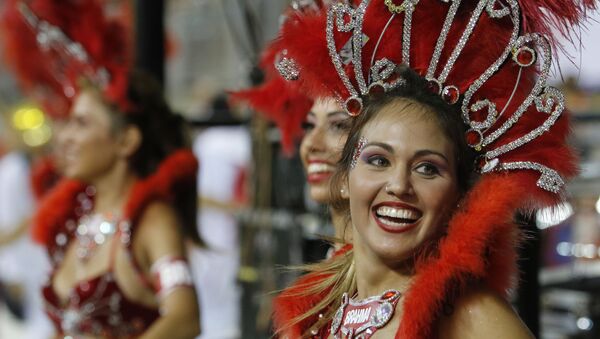 Танцовщицы на карнавале в Парагвае  - Sputnik Южная Осетия