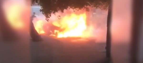 В 5:27 утром на пересечении улиц Августовских событий и Чкалова горела машина В 5:27 утром на пересечении улиц Августовских событий и Чкалова горела машина - Sputnik Южная Осетия