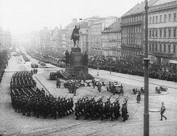 Гитлеровские войска на Вацлавской площади Праги, 1939 год - Sputnik Южная Осетия
